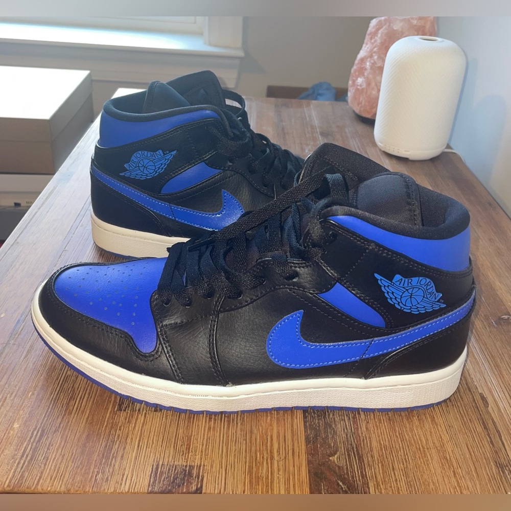 Jordan 1 Mid Black Hyper Royal